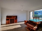 Wohnzimmer - Sonnige 3‑Zimmer Wohnung mit Loggia und Parkplatz! – Grünblick, separate Küche&nbsp;uvm.
