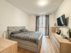 Zimmer 1 - Stilvolle 3‑Zimmer-​Wohnung mit Balkon in neuer Wohngegend!