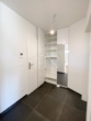 Vorzimmer mit Tischlerwandverbau - Erstbezug! 2‑Zimmer Gartenwohnung mit Garagenplatz und Gemeinschaftsdachterrasse