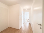 Großzügiger Vorraum - Sonnige 2‑Zimmer Neubauwohnung mit Balkon & Fernblick