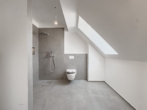 Badezimmer 3 mit Dusche und Toilette - Neubau-​Erstbezug in Baden – Hochwertige Haushälfte mit Garten nahe Zentrum &&nbsp;Bahnhof