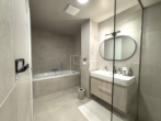 Badezimmer - Exklusiv. Voll-​möbliert. Stilvolle 3‑Zimmer-​Wohnung mit Terrasse