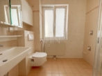 Badezimmer - Helle 2‑Zimmer-​Wohnung mit Garage in U‑Bahn Nähe zum wohlfühlen