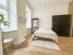 Schlafzimmer - Komplett neu-​sanierte 2‑Zimmer-​Wohnung nahe Augarten und Taborstraße!