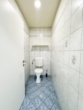 Toilette - Mehrfamilienhaus mit separaten Eingängen, großem Garten und Pool (Nähe Bahnhof Silberwald)!