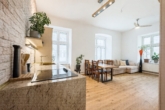 Beispiel: Einrichtungsvorschlag mit Sofa - Neu-​sanierte 2&nbsp;bis 3&nbsp;Zimmer-​Wohnung (ca. 60m²) nahe Augarten und Taborstraße!