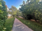 Radweg vor der Türe - Traumaussicht! Loggia-Wohnung mit vielen Extras – Fernblick – Pool – Sauna – Fitness!
