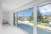 Wohnbereich, Dachgeschoss, Zugang zur Terrasse, Stand April 2025 - Eleganter Wohntraum an der Donau