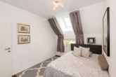Einrichtungsbeispiel -Gästezimmer - Großzügige Paarwohnung mit Dachterrasse-zentral gelegen-eigener KFZ Stellplatz-grandioser Fernblick