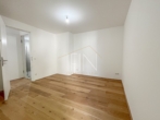 OG Schlafzimmer 1 mit Balkon - Noble 3‑Zimmer Erstbezug Maisonett-Wohnung mit Garten, Balkon und Garage in Döblinger Bestlage