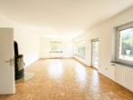 Wohnzimmer - Charmantes Einfamilienhaus mit Garten, Pool & Terrasse