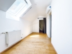 Zimmer 2 mit begehbarem Schrank - Charmantes Einfamilienhaus mit Garten, Pool & Terrasse