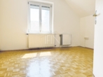 Zimmer 1 Obergeschoß - Charmantes Einfamilienhaus mit Garten, Pool & Terrasse