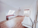 Wohnzimmer - Wohnen zwischen Stadt & Natur – Geräumige Familienwohnung bei Mödling