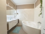 Badezimmer - Einziehen & Genießen – Ruhige Gartenwohnung mit toller Ausstattung!