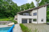 Hauptfassade, Hauseingang - Raum für das Familienleben – ein Zuhause mit Herz und Weitblick