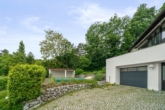 Hauptfassade, Garage - Raum für das Familienleben – ein Zuhause mit Herz und Weitblick