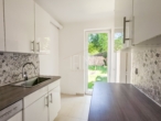 Küche mit direktem Gartenzugang - BIETERVERFAHREN! Wohnglück mit Garten & Pool – 3‑Zimmer-Rückzugsort zum Ankommen und Wohlfühlen