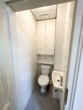 Toilette separat - Altbauflair trifft modernes Wohngefühl – Stilvolle 3‑Zimmer-Wohnung mit Stuckdecken & Lichtdesign