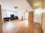 UG. Wohnzimmer - Mehrfamilienhaus mit separaten Eingängen, großem Garten und Pool (Nähe Bahnhof Silberwald)!
