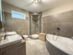 Badezimmer - Moderne, sonnige 3‑Zimmer-​Wohnung mit 50m² Dachterrasse