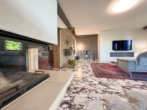 EG: Wohnzimmer mit Kamin - Einfamilienhaus mit Pool, Wellness & großem Garten in Hennersdorf