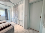 OG: Schlafzimmer 2 - Einfamilienhaus mit Pool, Wellness & großem Garten in Hennersdorf