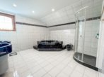 OG: Badezimmer - Einfamilienhaus mit Pool, Wellness & großem Garten in Hennersdorf