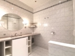 Badezimmer - Single‑, Pärchen- oder Anlage-Wohnung + Ruhe, Grünblick und Gartennutzung neben Palais Schönburg!