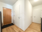 Gang - Ihr Wohnglück im Grünen – Stylische 3‑Zimmer-​Wohnung mit Balkon!