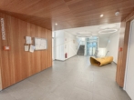 Eingang Stiegenhaus - Ihr Wohnglück im Grünen – Stylische 3‑Zimmer-​Wohnung mit Balkon!