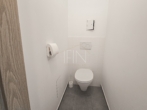 Toilette - Pärchentraum! 2‑Zimmer-​Wohnung mit Grünblick in Langenzersdorf zu verkaufen