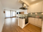 Wohnküche - Familienfreundliche 3‑Zimmer Wohnung mit Loggia zum Innenhof, Fitnessraum und Sauna!