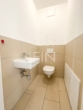 Toilette - Familienfreundliche 3‑Zimmer Wohnung mit Loggia zum Innenhof, Fitnessraum und Sauna!