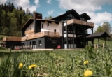Außenaufnahme Sommer - PRIVATE Lodges – TOP 1 – “Kamin Lodge”