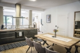Küche und Essbereich - PRIVATE Lodges – TOP 1 – “Kamin Lodge”