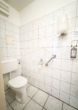 WC mit Handwaschbecken - Ihre neue Praxis in Bahnhofsnähe – barrierefrei &&nbsp;flexibel nutzbar