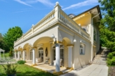 Fassade, Hauseingang - Stil, Eleganz & Exklusivität vereint! Einzigartige Villa in Bestlage
