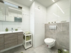 UG: Badezimmer mit Dusche und Toilette - Familienfreundlich & Modern – Maisonette mit Weitblick über Wien und Loggia!
